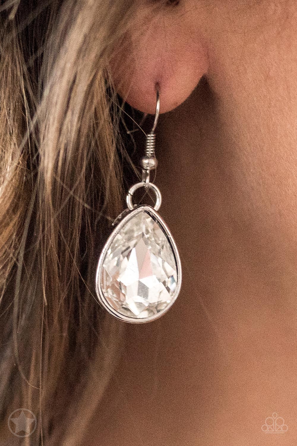 Best Seller!! Show Stopping Shimmer Necklace with Earrings