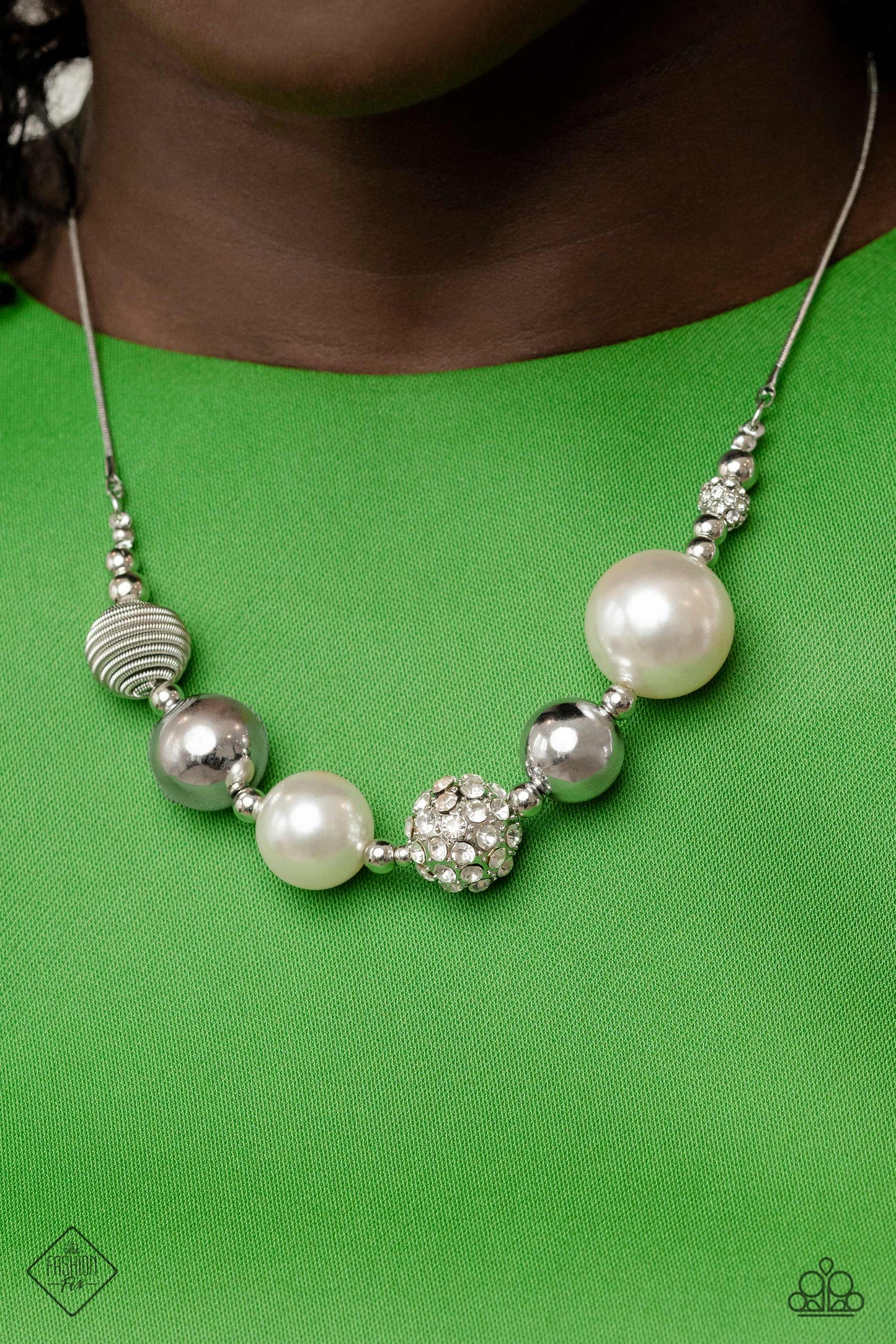Caliber Choreographer Paparazzi Accessories Necklace with Earrings