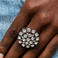 SELFIE-Confidence – Black | Paparazzi Ring